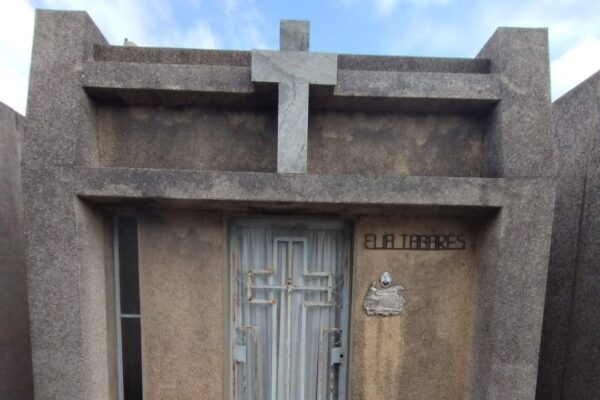 VILLA DEL ROSARIO – PUSO A LA VENTA UN PANTEÓN EN FACEBOOK Y DESATO UNA OLA DE COMENTARIOS