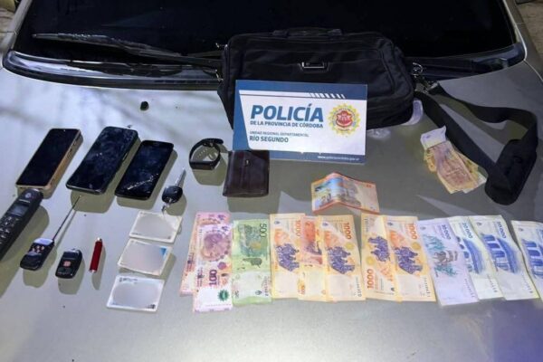 RÍO SEGUNDO: TRES PERSONAS DETENIDAS CON INHIBIDORES DE ALARMAS, DINERO, CELULARES Y UN VEHÍCULO