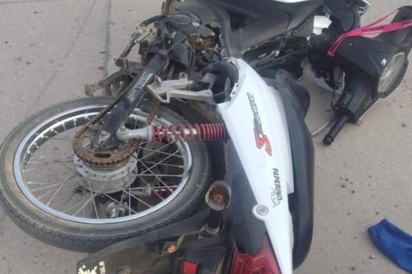 ACCIDENTE EN RÍO SEGUNDO INVOLUCRÓ A DOS AUTOS Y UNA MOTOCICLETA CON MENORES A BORDO