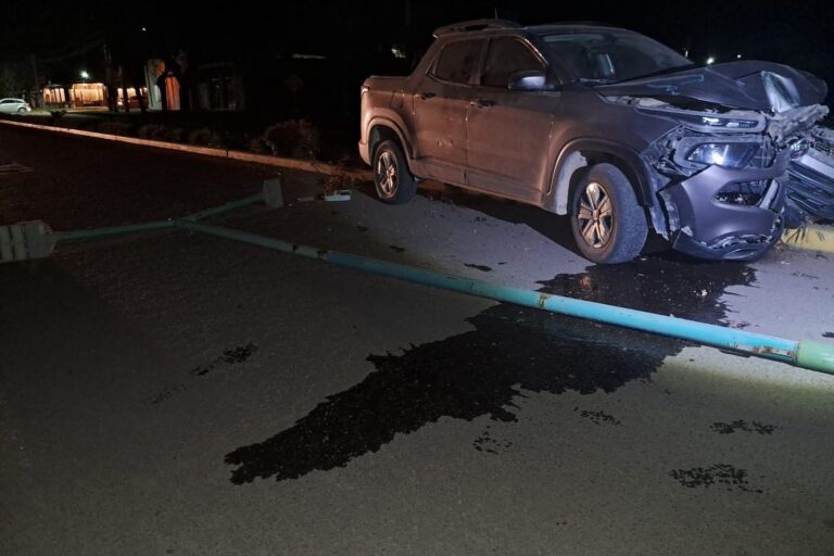 SINIESTRO VIAL EN LUQUE: UTILITARIO IMPACTÓ CONTRA UN POSTE