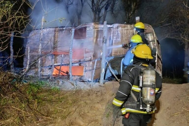 INCENDIO DE CASILLA RODANTE EN RUTA 13