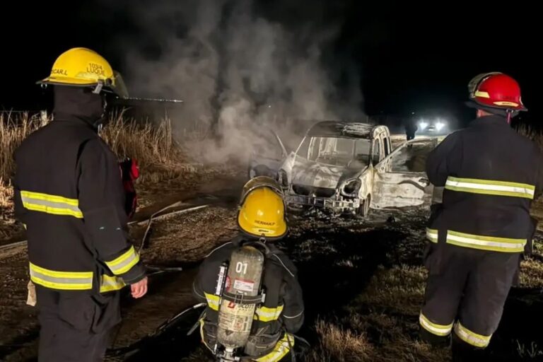 INCENDIO DE UN VEHÍCULO EN LA RUTA S397 EN CALCHÍN OESTE