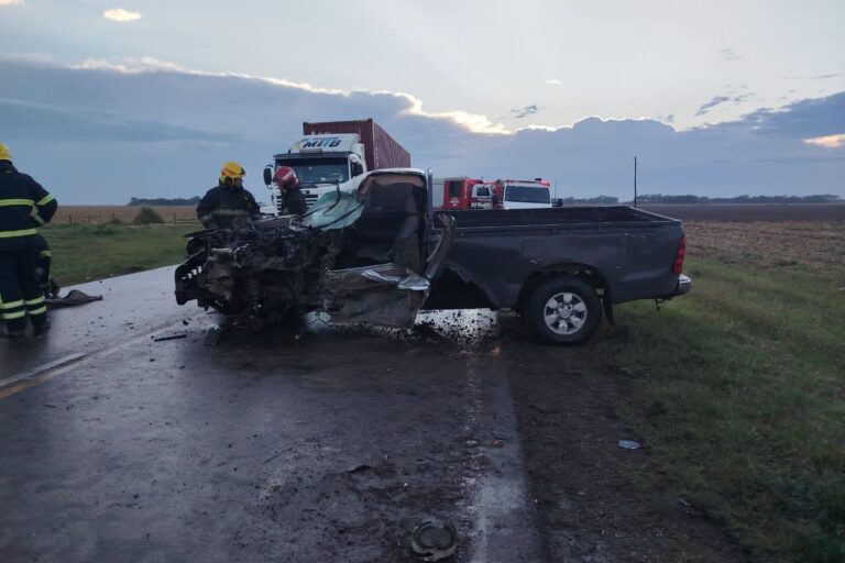 CHOQUE ENTRE UN CAMIÓN Y UNA PICK-UP EN LA RUTA E-79 CERCA DE ONCATIVO: UN HOMBRE FUE DERIVADO DE URGENCIA
